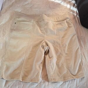Kim Rogers Beige Bermuda Shorts 10